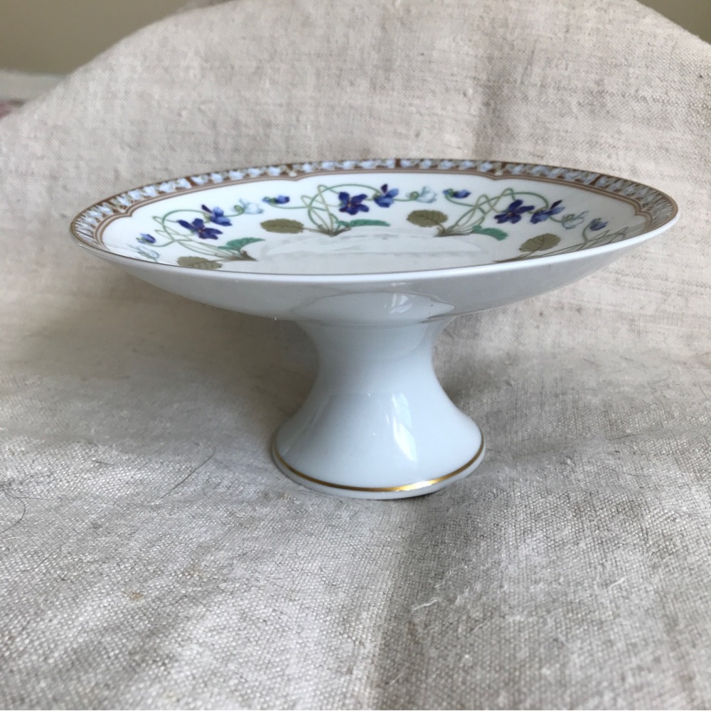 Haviland Limoges Imperatrice Eugenie porcelain footed cake plate w/box